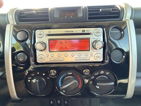 Used 2012 Toyota FJ Cruiser 4WD w/ Upgrade Pkg image 17