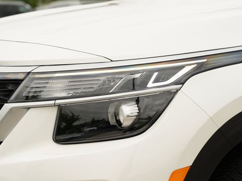 Used 2021 Kia Seltos S AWD/4WD image 33