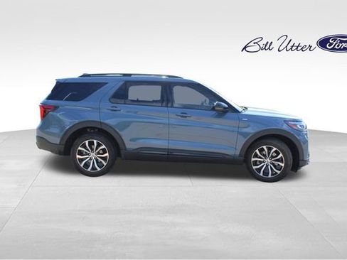 Used 2025 Ford Explorer ST-Line w/ Premium Package image 4