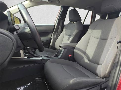 Used 2022 Toyota Corolla Cross LE image 18