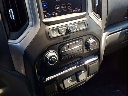 Used 2020 Chevrolet Silverado 1500 Custom w/ Custom Value Package AWD/4WD image 6