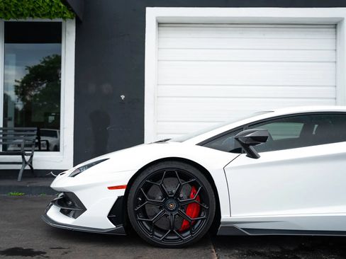 Used 2019 Lamborghini Aventador SVJ AWD/4WD image 11