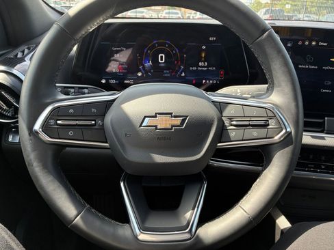 Used 2025 Chevrolet Equinox LT AWD/4WD image 25