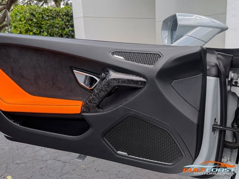 Used 2021 Lamborghini Huracan EVO RWD image 26
