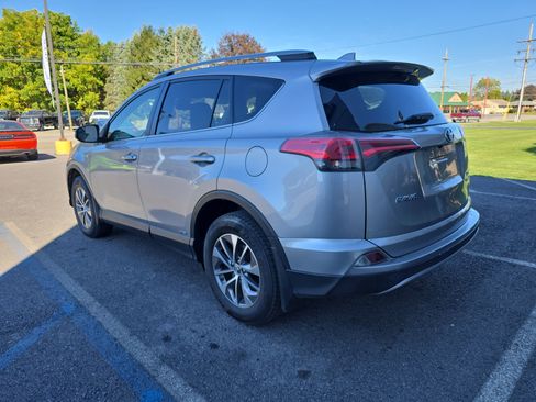Used 2018 Toyota RAV4 XLE image 6