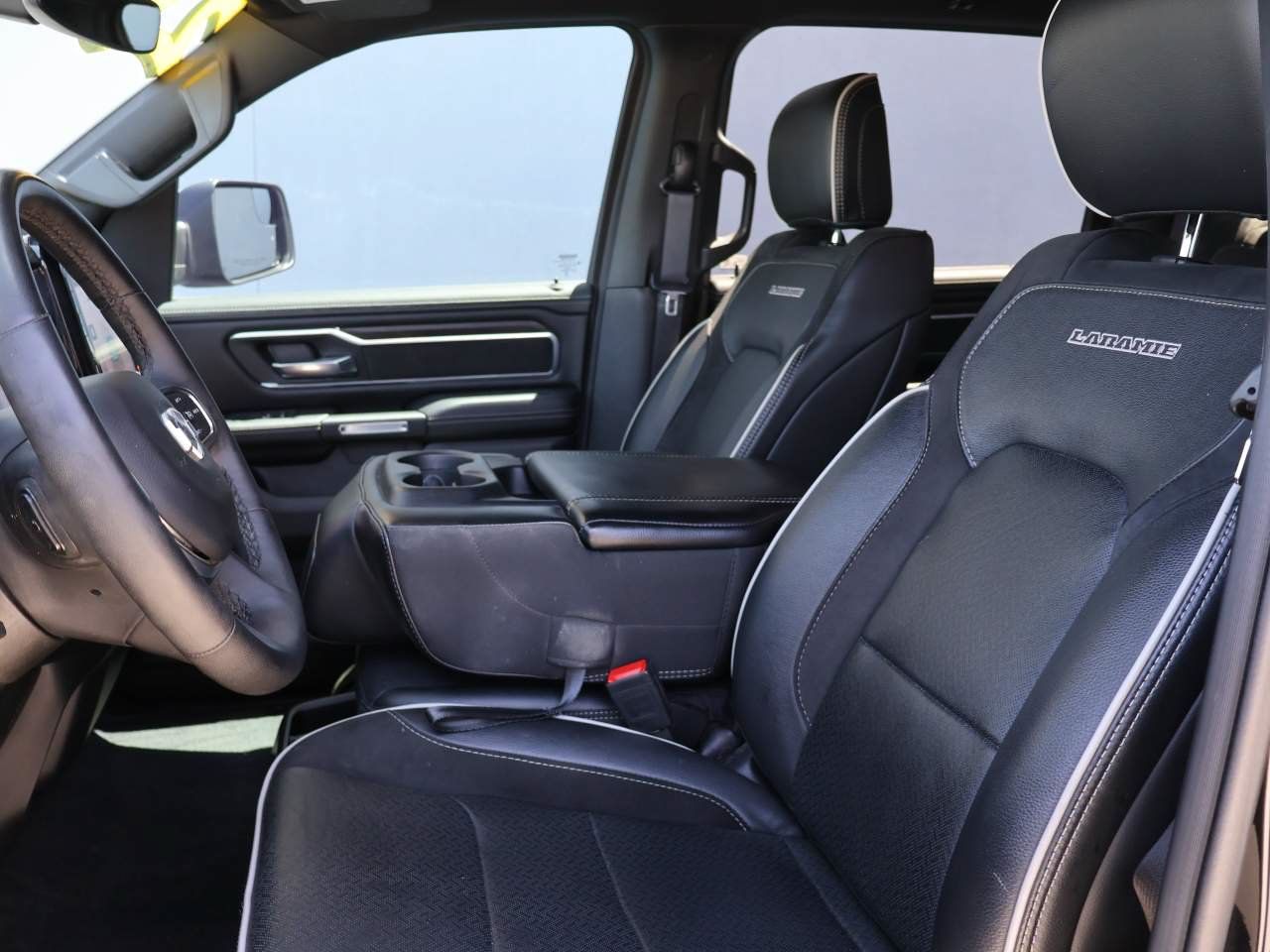 Used 2025 RAM 1500 Laramie AWD/4WD image 9
