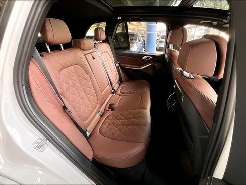 Used 2025 BMW X5 sDrive40i w/ Executive Package image 21