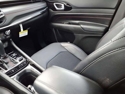 Used 2024 Jeep Compass Trailhawk image 12