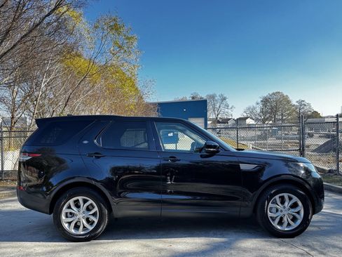 Used 2020 Land Rover Discovery SE image 5