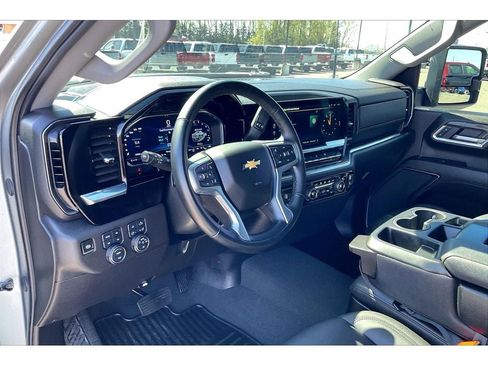 Used 2025 Chevrolet Silverado 3500 LTZ AWD/4WD image 16