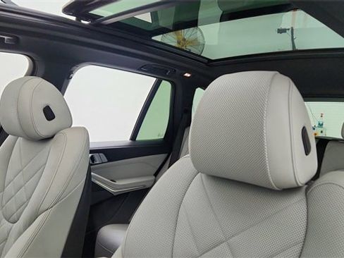 Used 2024 BMW X5 sDrive40i w/ M Sport Package image 34