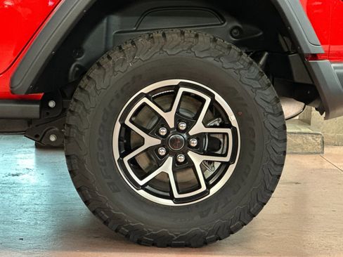 New 2024 Jeep Wrangler Unlimited Rubicon w/ Technology Group image 25