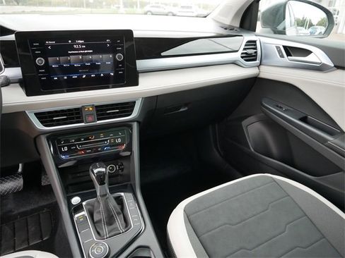 New 2025 Volkswagen Taos SE image 10
