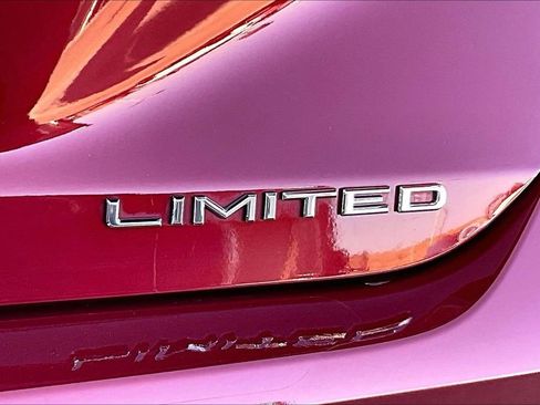 Used 2019 Toyota Avalon Limited w/ All Weather Liner Package FWD image 8