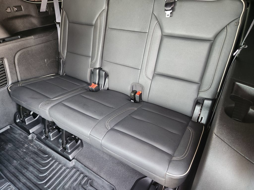 Used 2024 Chevrolet Suburban Premier w/ Premium Package RWD image 31