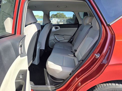 Used 2022 Kia Soul LX image 15
