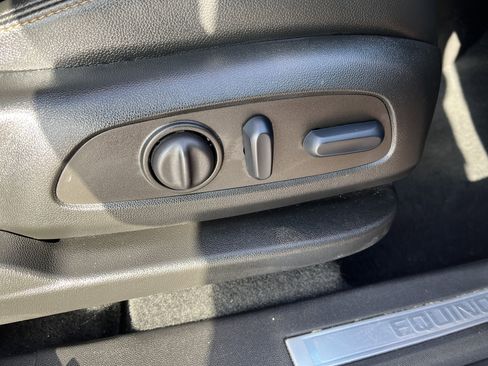 Used 2023 Chevrolet Equinox Premier image 18