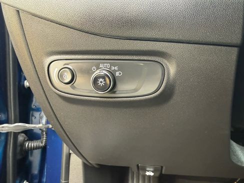 Used 2023 Chevrolet Equinox LT AWD/4WD image 13