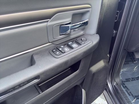 Used 2022 RAM 1500 Classic SLT image 6