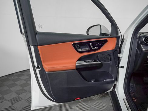 Certified 2025 Mercedes-Benz GLC 350e 4MATIC image 24