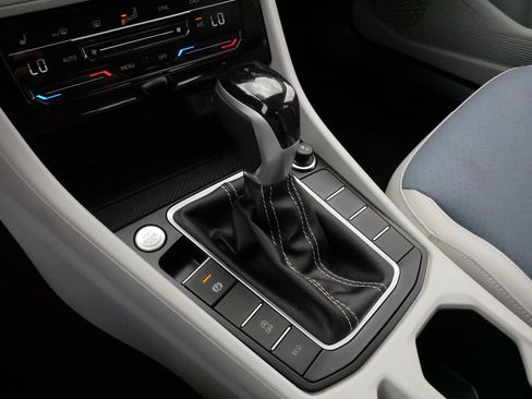 Used 2025 Volkswagen Jetta SE w/ Sunroof Package FWD image 24