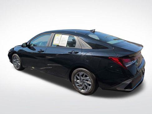 Certified 2024 Hyundai Elantra SEL FWD image 4