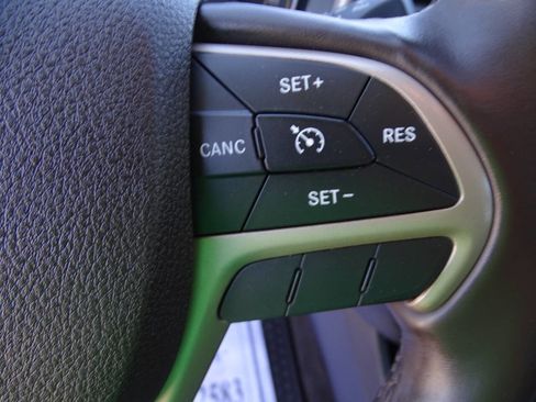 Used 2015 Jeep Cherokee Trailhawk w/ Leather Interior Group AWD/4WD image 16