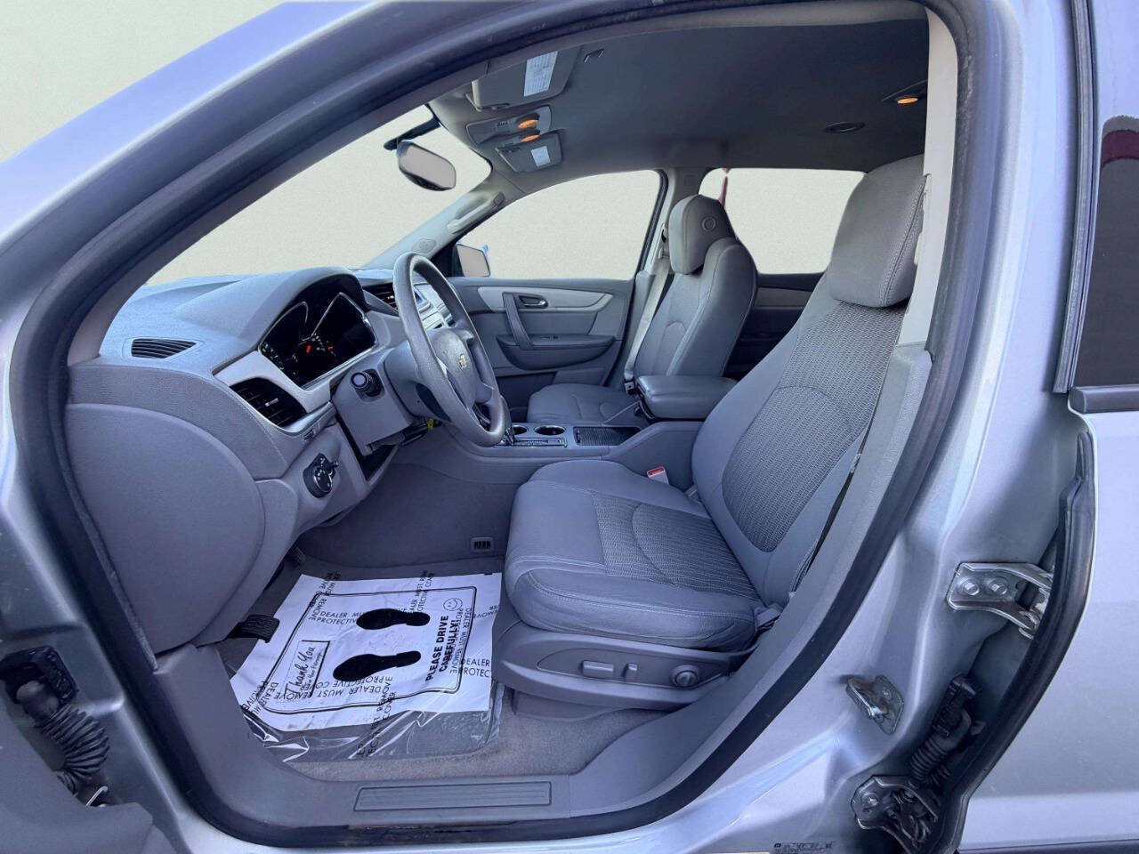 Used 2017 Chevrolet Traverse LS FWD image 17