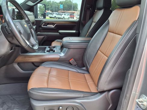 Used 2025 Chevrolet Silverado 3500 High Country w/ Technology Package AWD/4WD image 13