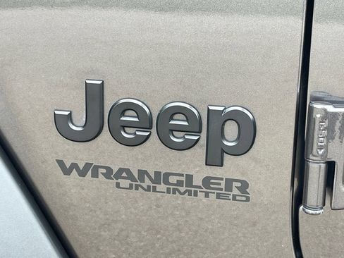 Certified 2022 Jeep Wrangler Unlimited Sport AWD/4WD image 18