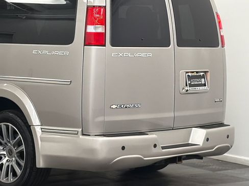 Used 2021 Chevrolet Express 2500 LS w/ Enhanced Convenience Package RWD image 8