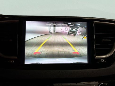 Used 2024 Chrysler Pacifica Touring-L FWD image 27