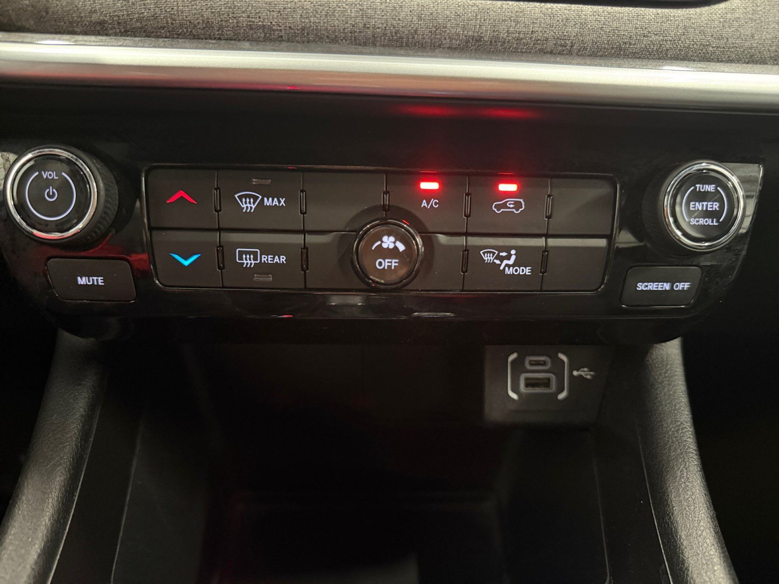 Used 2024 Jeep Compass Latitude AWD/4WD image 36
