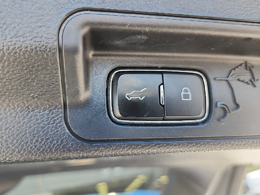 Used 2021 Ford Explorer XLT AWD/4WD image 25