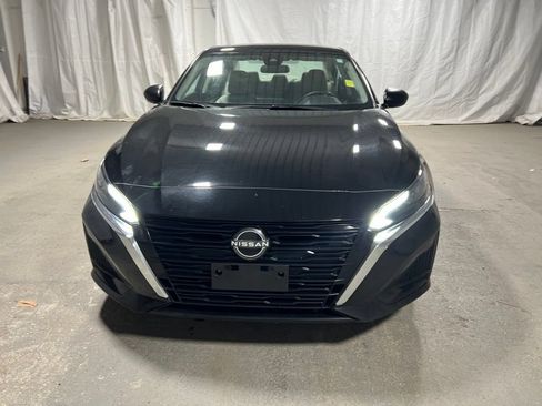Used 2024 Nissan Altima 2.5 SV FWD image 2