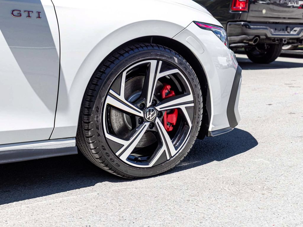 Used 2025 Volkswagen GTI SE FWD image 10