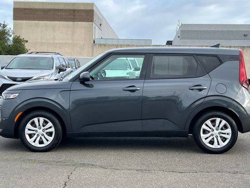 Used 2022 Kia Soul LX image 9