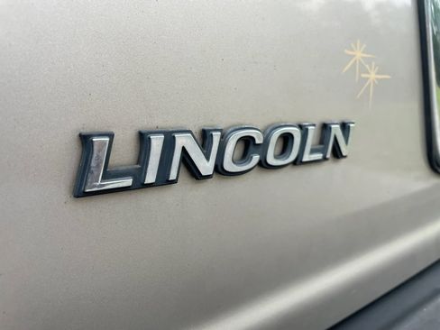 Used 2001 Lincoln Navigator 4WD image 10