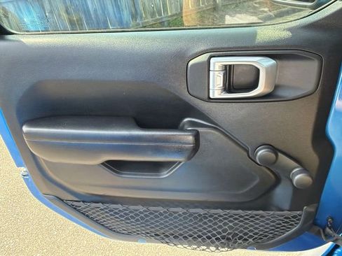 Used 2021 Jeep Gladiator Sport image 22