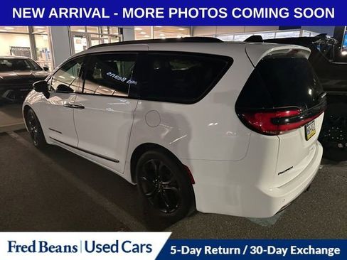 Used 2024 Chrysler Pacifica Touring-L w/ Road Tripper Package image 6