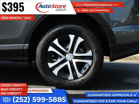 Used 2018 Toyota RAV4 LE FWD image 9