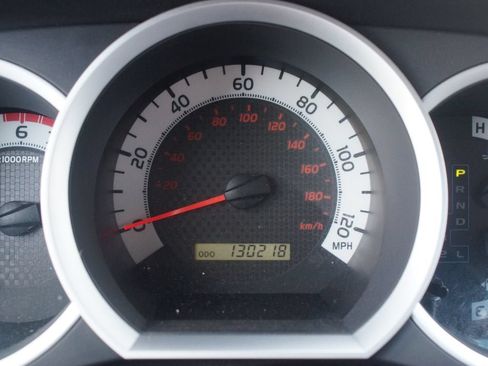 Used 2012 Toyota Tacoma 4x4 Double Cab w/ TRD Sport Pkg image 4
