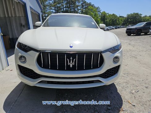 Used 2020 Maserati Levante AWD/4WD image 3