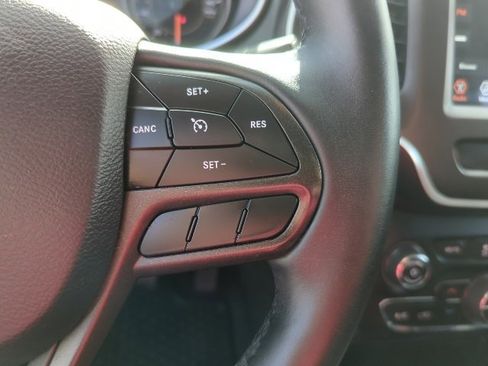 Used 2019 Jeep Cherokee Trailhawk w/ Cold Weather Group image 13