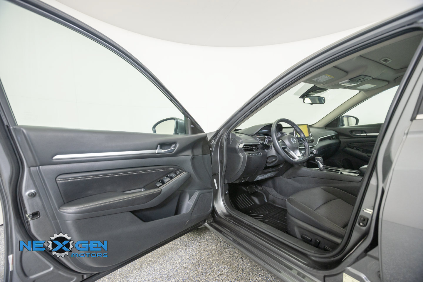 Used 2021 Nissan Altima 2.5 SV w/ SV Premium Package FWD image 12