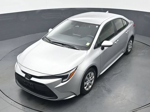 Used 2026 Toyota Corolla LE AWD/4WD image 34