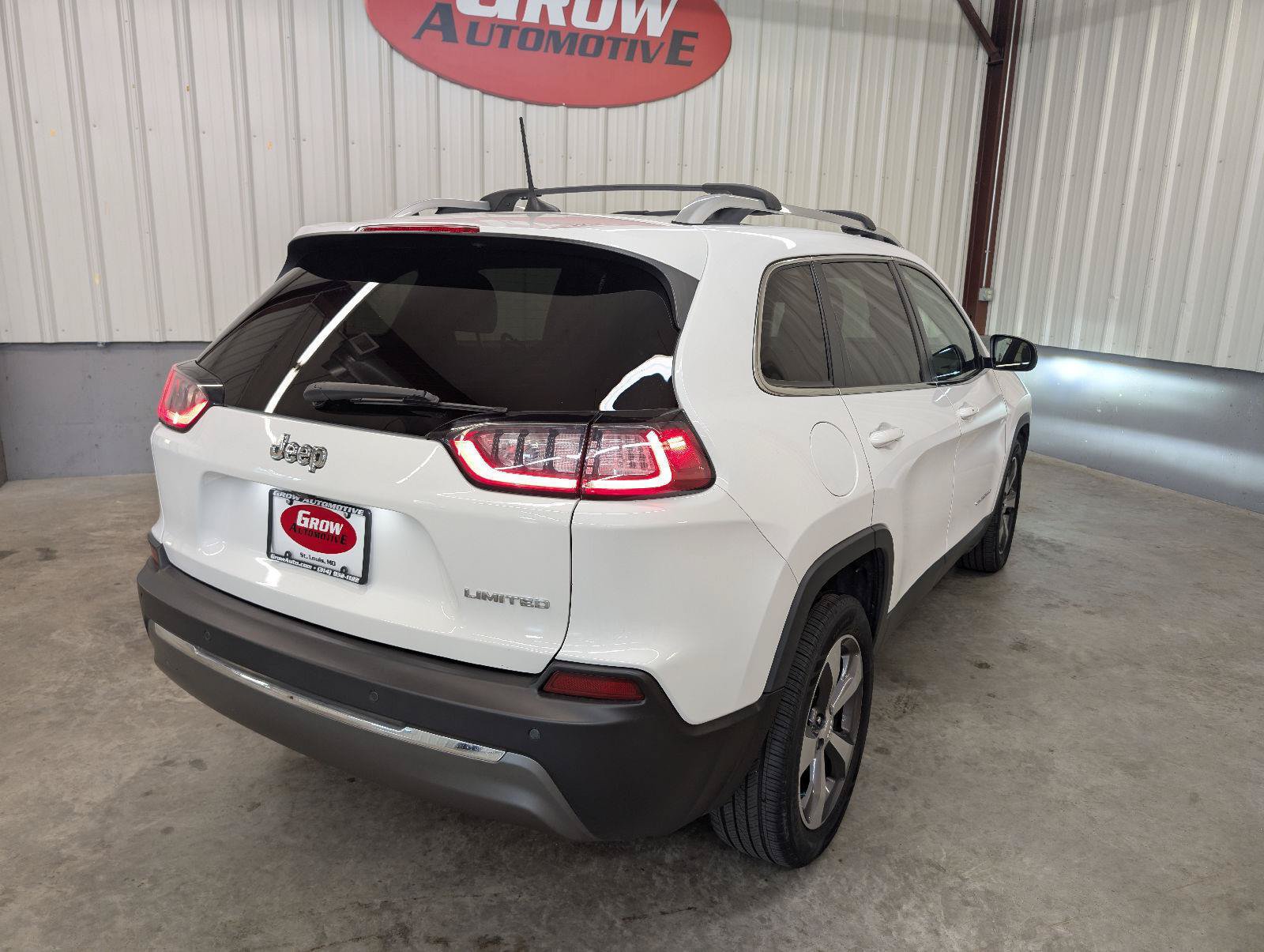 Used 2019 Jeep Cherokee Limited FWD image 12