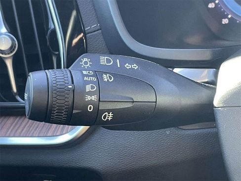 Used 2023 Volvo V60 B5 Cross Country Ultimate image 23