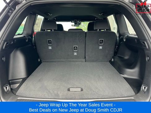 New 2025 Jeep Grand Cherokee Laredo w/ Trailer Tow Package image 29