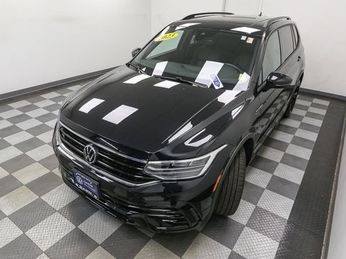 Certified 2023 Volkswagen Tiguan SE R-Line AWD/4WD image 7